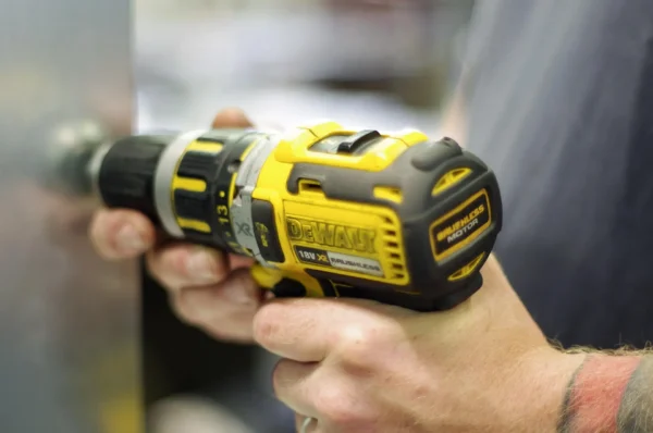 Gul boremaskine fra DeWalt